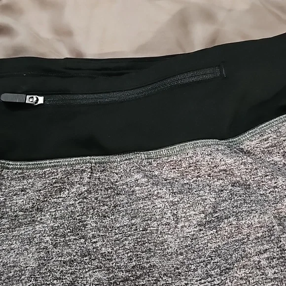 lululemon athletica Grey Heather Performance Top with Subtle Black Logo - Picture 4 of 8